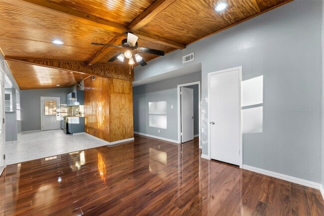 Building Photo - 916 Wilkinson Dr