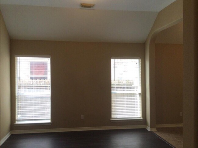 Foto del edificio - 214 Autumn Creek Ln