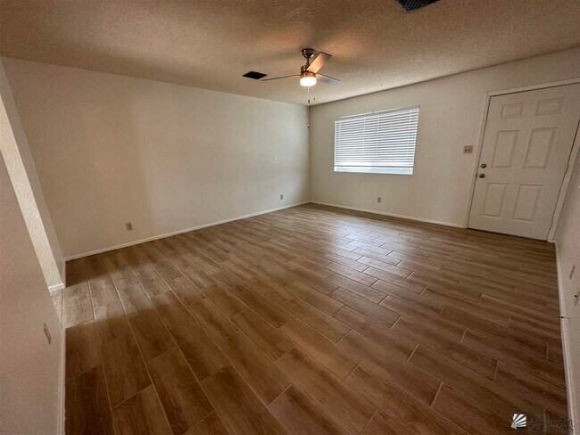 Foto del edificio - 4352 W 18th St