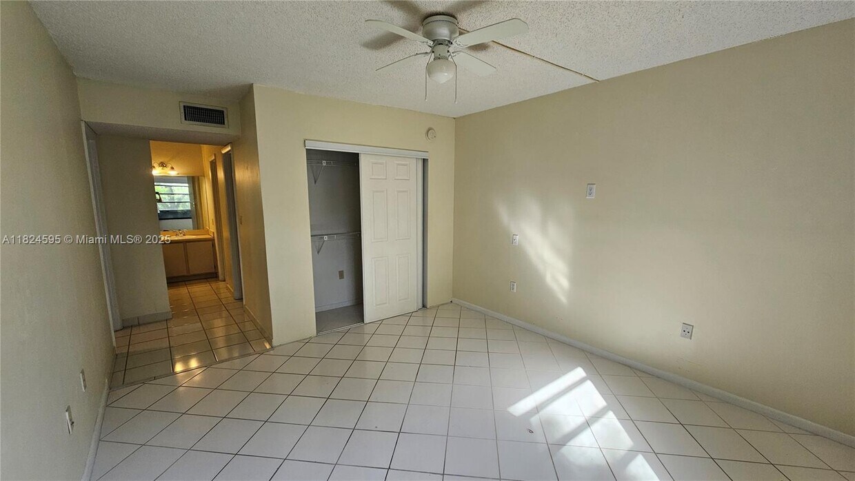 Foto del edificio - 5800 SW 127th Ave