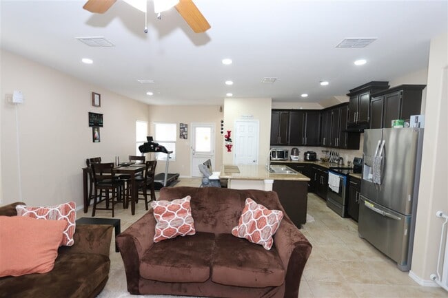 Building Photo - 205 Aquero Blvd