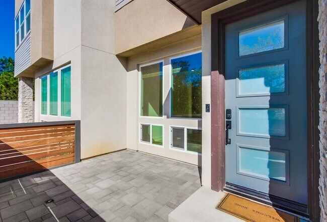 Foto del edificio - Mira Mesa 3 Bedroom Townhome!