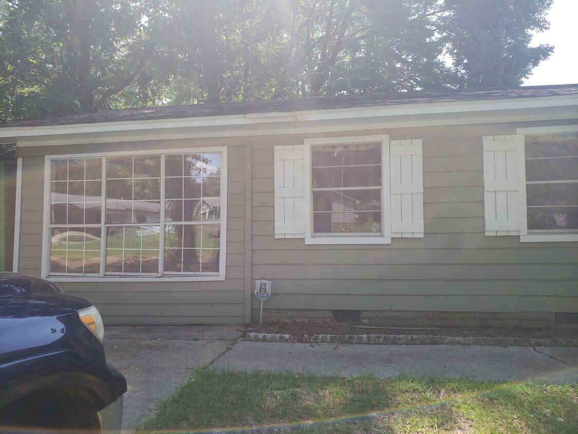 Foto principal - 563 N Park Dr