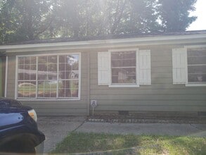 Building Photo - 563 N Park Dr