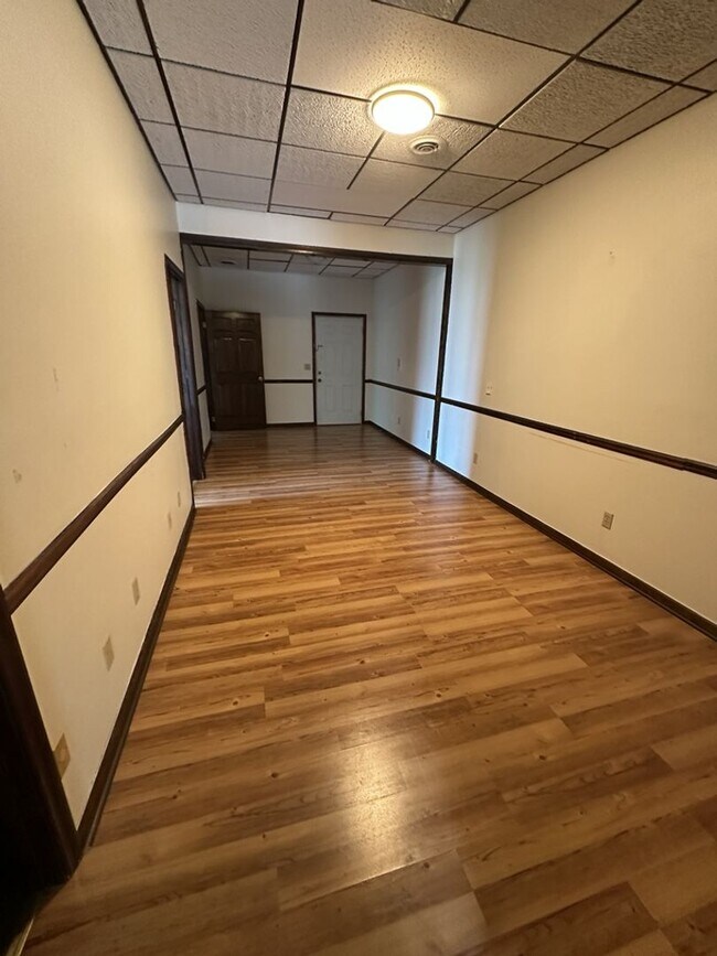 Foto del edificio - Charming, Light-Filled Retreat with Quiet Comfortable Living