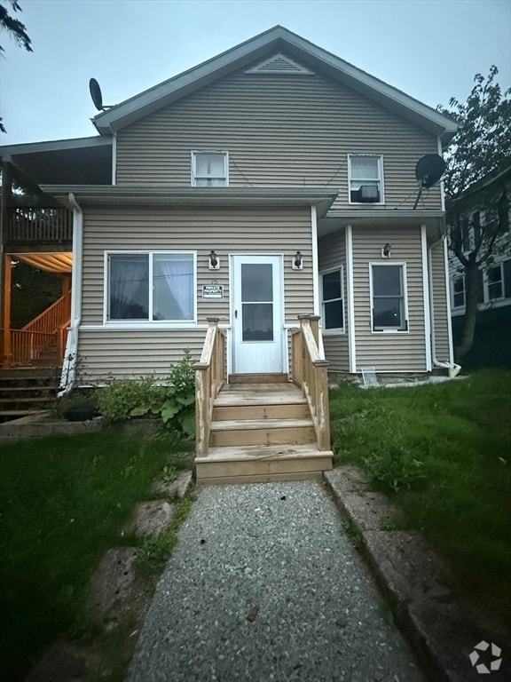 Building Photo - 15 Oakes Ave