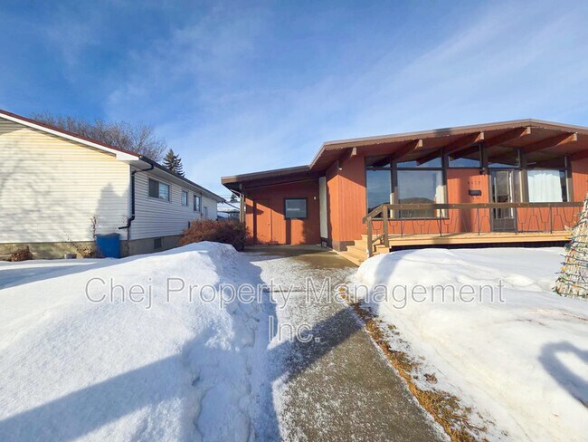 Photo du bâtiment - 8820 Meadowlark Rd NW