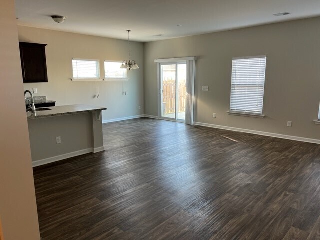 Building Photo - 128 Jersey Ln