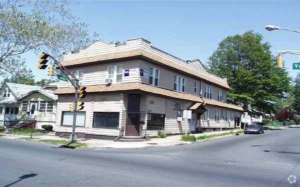 Primary Photo - 110 Hilton