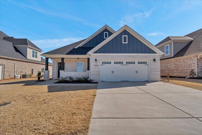 Foto del edificio - Beautiful 4BR/2.5BA  Full Brick Home in Co...