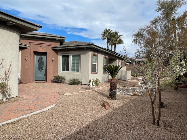 Building Photo - 10468 Garden Light Dr