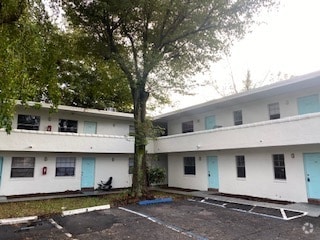 Building Photo - 1227 NE 5th Ter