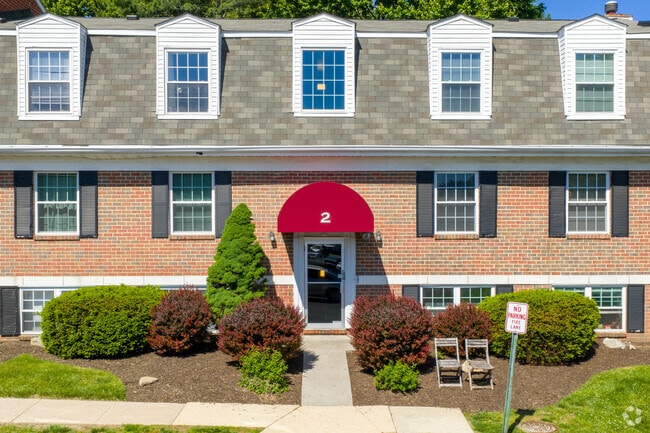 Exterior - Villages of Queen Anne Apartments