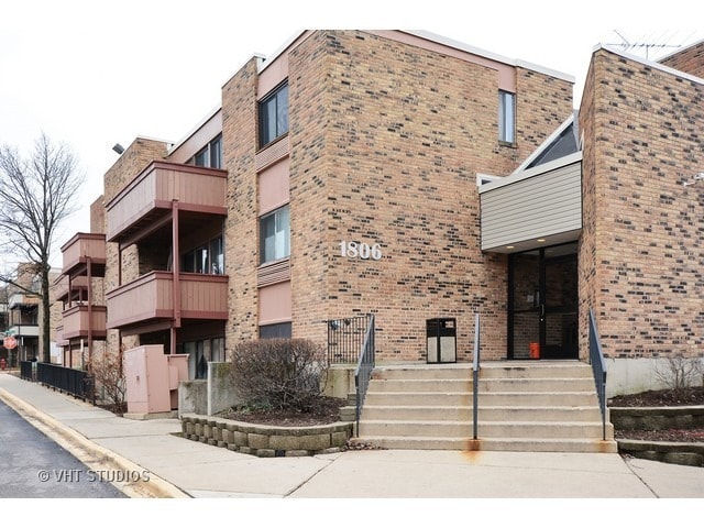Primary Photo - 1806 Hemlock Pl
