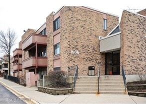 Building Photo - 1806 Hemlock Pl
