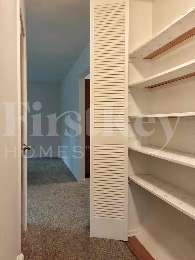 Foto del edificio - 1222 Meadowbright Ln