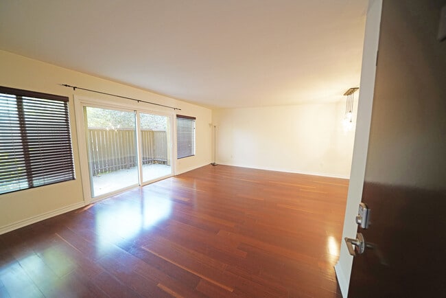 Building Photo - 18350 Hatteras St