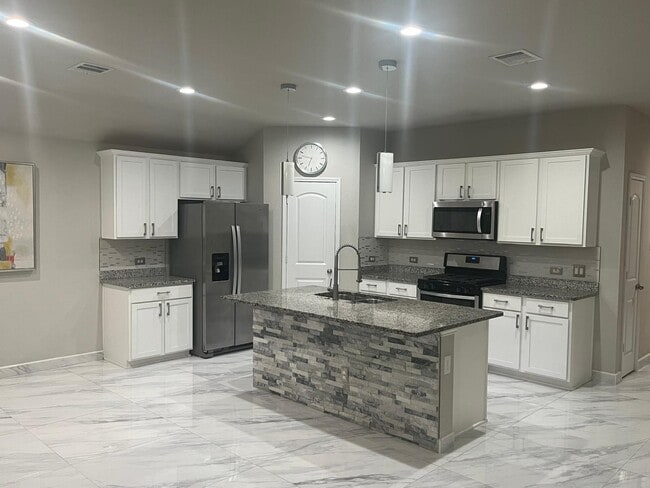 Foto del edificio - 22623 Theodoli Dr