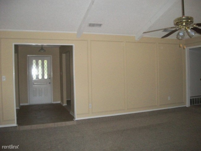 Building Photo - 633 The Meadows Pky