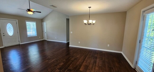 Building Photo - Beautiful 3 Bedroom Home with Large Fenced...