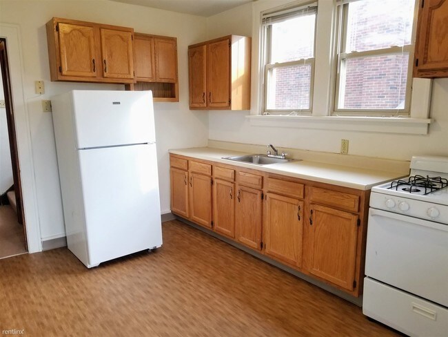 Building Photo - 3 br, 1 bath Duplex - 223 Whipple Street