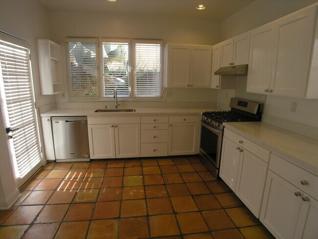 Kitchen - 1634 Berkeley St