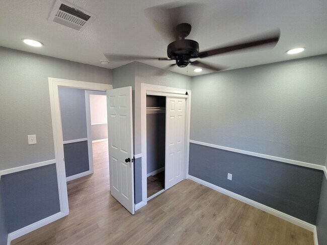 Foto del edificio - Beautifully Remodeled 5-Bedroom, 3-Bathroo...