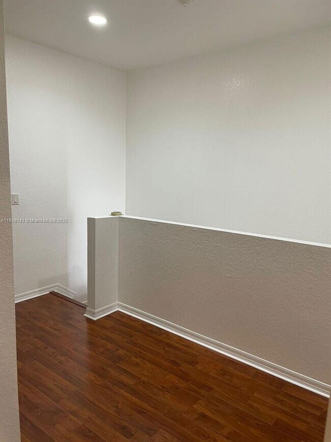 Foto del edificio - 4911 SW 140th Terrace