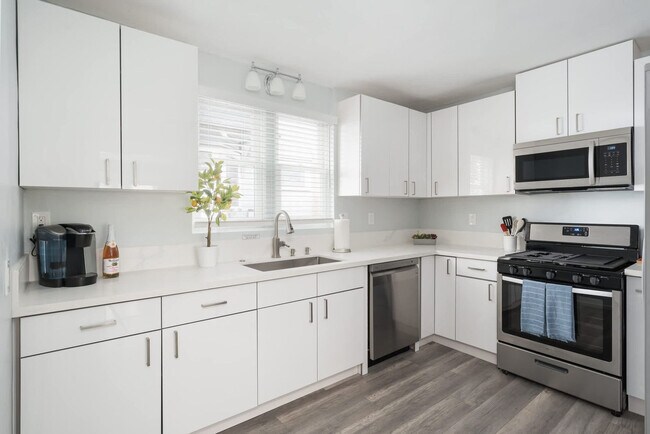 Building Photo - 2470 Union St