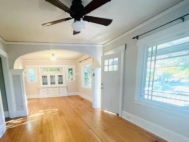 Foto del edificio - 3304 NE 73rd Ave