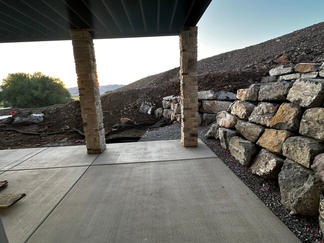 Building Photo - 789 Country Ln
