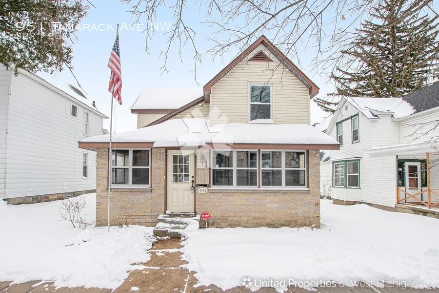 951 Tamarack Ave NW, Grand Rapids, MI 49504 House Rental in Grand