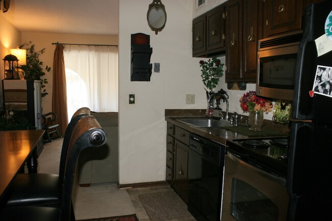 Building Photo - 200 Arbor Dr