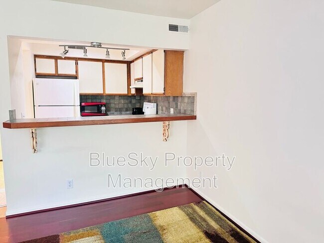 Building Photo - 1243 Cedars Court