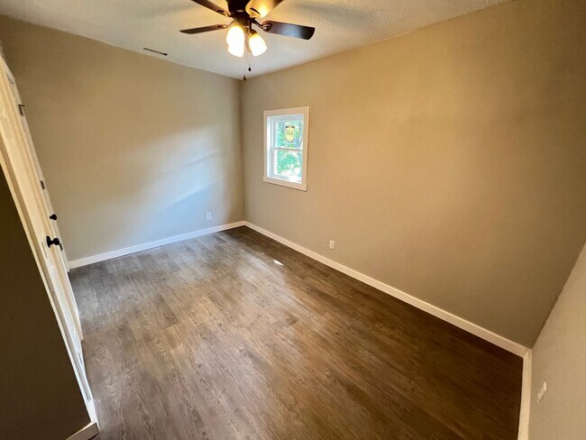 Foto del edificio - Newly Renovated 2 Bed, 2 Bath Duplex – Pet Friendly!