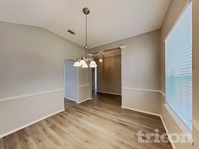Foto del edificio - 8605 Autumn Creek Trail