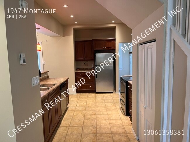 Building Photo - 4 bed, 2 bath FULL house located in Cathedral