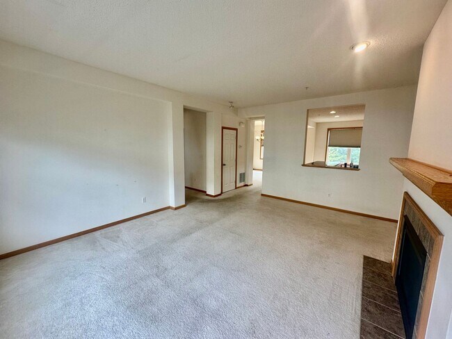 Foto del edificio - Gorgeous X-Large 4 Bedroom Townhome in Maplewood!