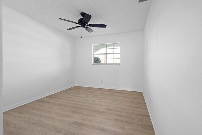 Foto del edificio - 11200 102nd Ave N