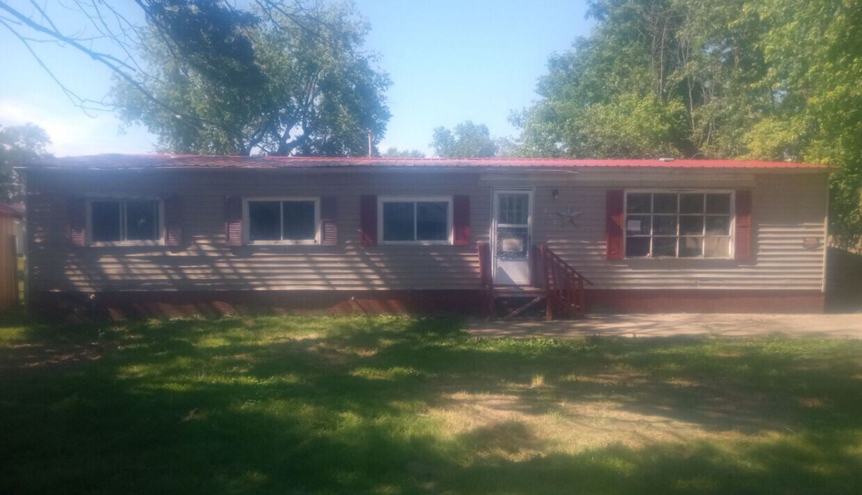 Foto principal - Now Available! - $390 Month / $500 Down