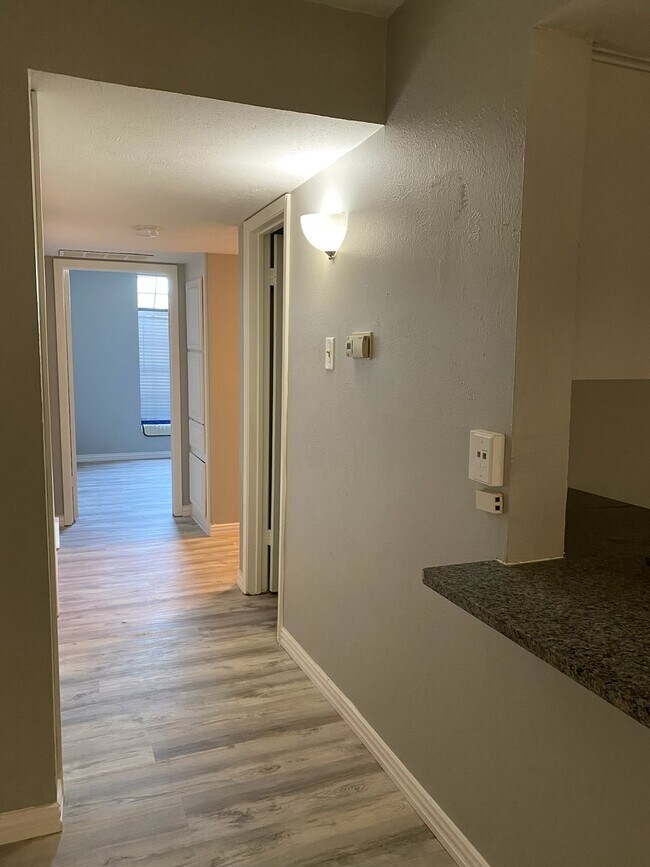 Building Photo - 2505 Wedglea Dr