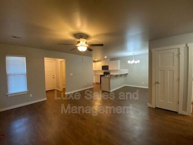 Building Photo - 737 SW 13th St