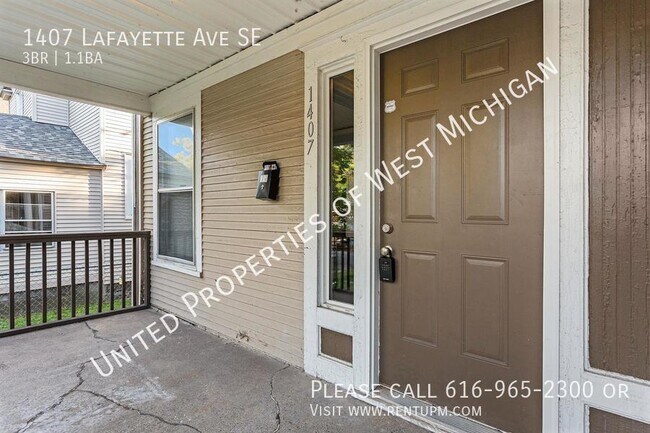 Foto del edificio - Available Now | 3 Bed 1.5 Bath Apartment i...