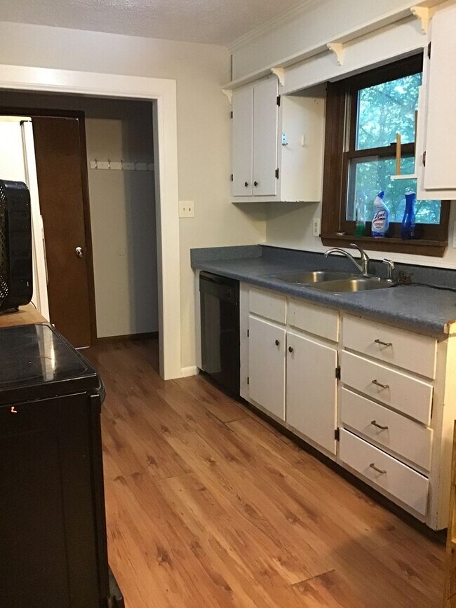 Foto del edificio - Spacious Mountain Home With Finished Basement & Great Location!