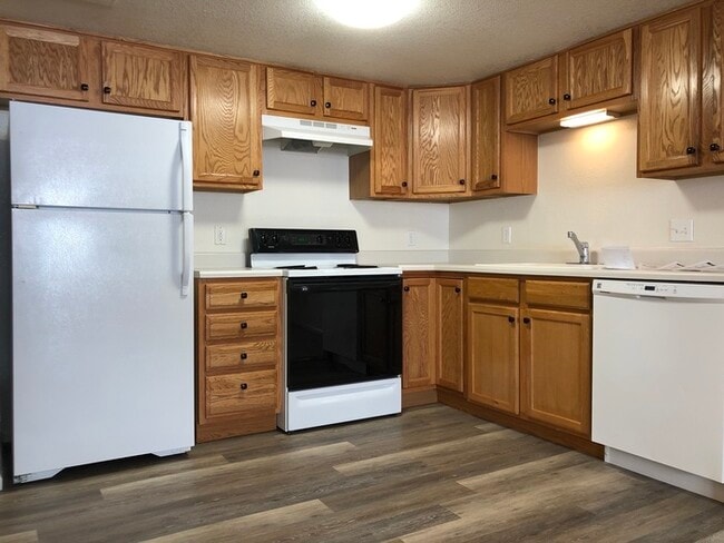 Building Photo - Beautiful Condo in Lakewood