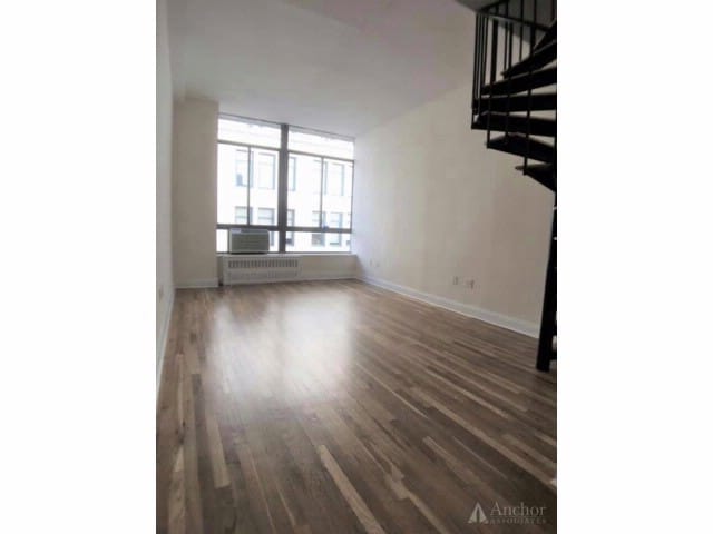 Primary Photo - 1 Astor Pl