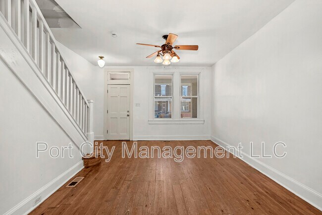 Building Photo - 438 Cornwall St