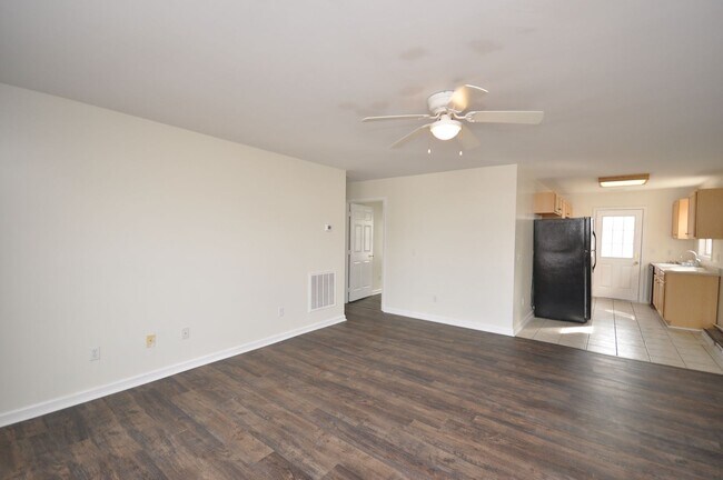 Foto del edificio - 707 Bagwell Ct