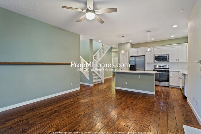 Building Photo - Three Bedroom Charmer in Jennings Lodge!