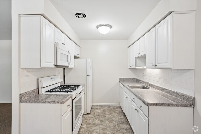 2BR, 1BA - 920SF - Kitchen - Willow Ridge Apartments